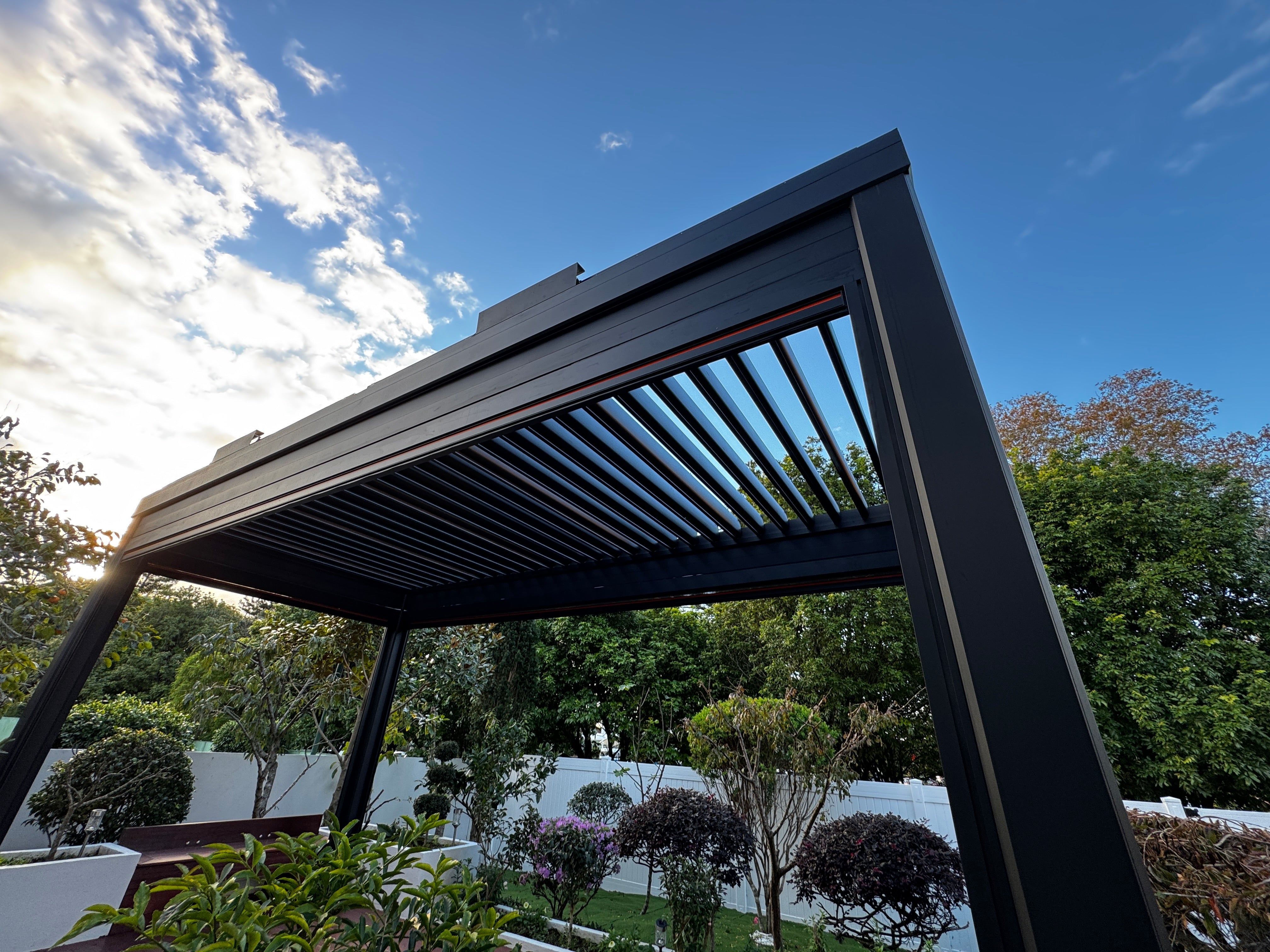 Freestanding Motorised Louvre Roof | Durable & Waterproof | HomeX